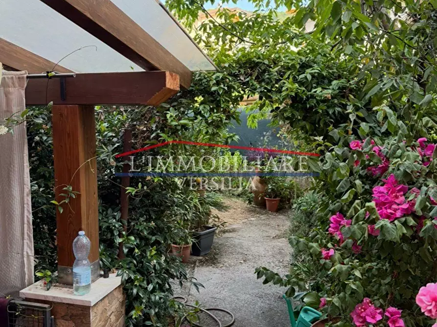 Immagine 1 di Appartamento in vendita  a Massa