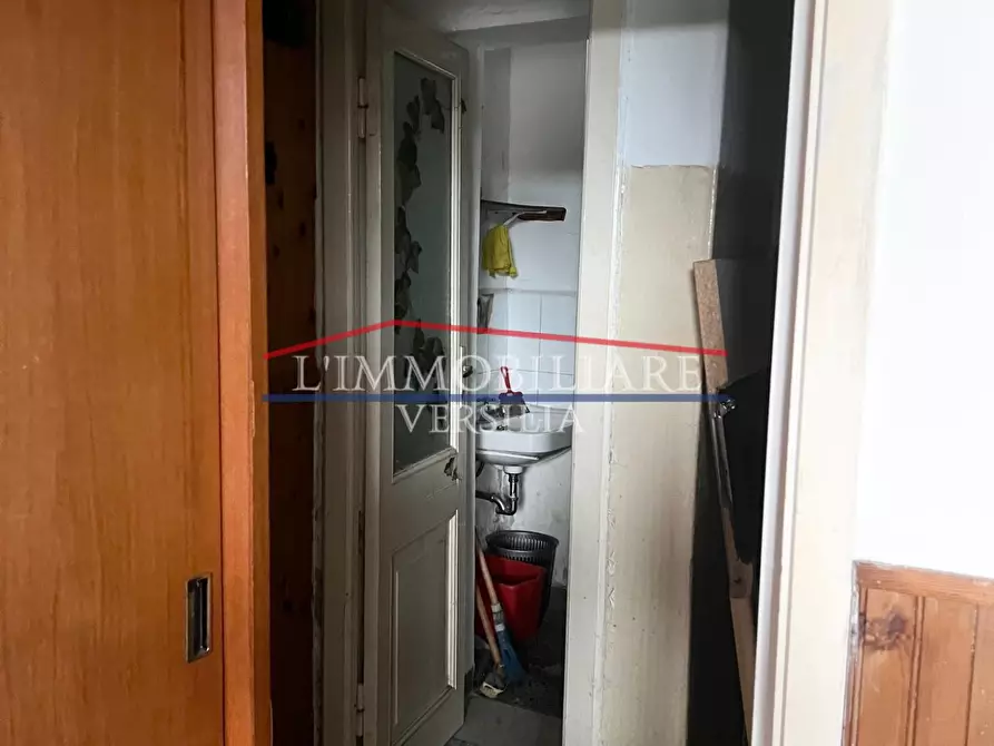 Immagine 9 di Locale commerciale in vendita  a Massa