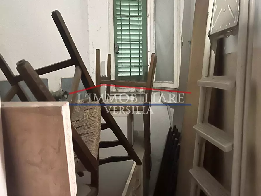 Immagine 8 di Locale commerciale in vendita  a Massa