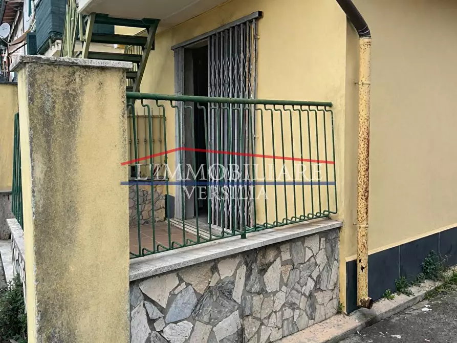 Immagine 3 di Locale commerciale in vendita  a Massa