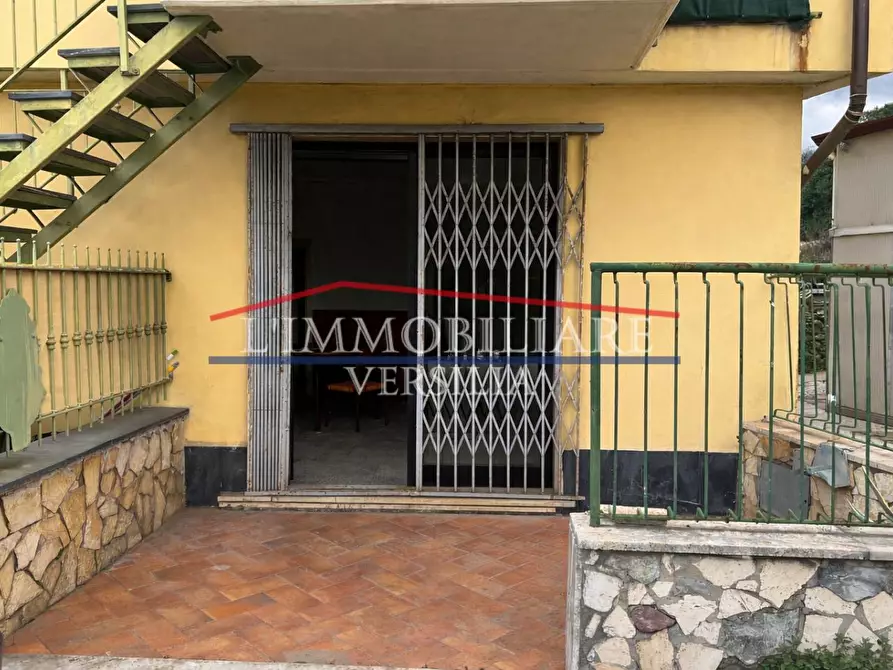 Immagine 1 di Locale commerciale in vendita  a Massa