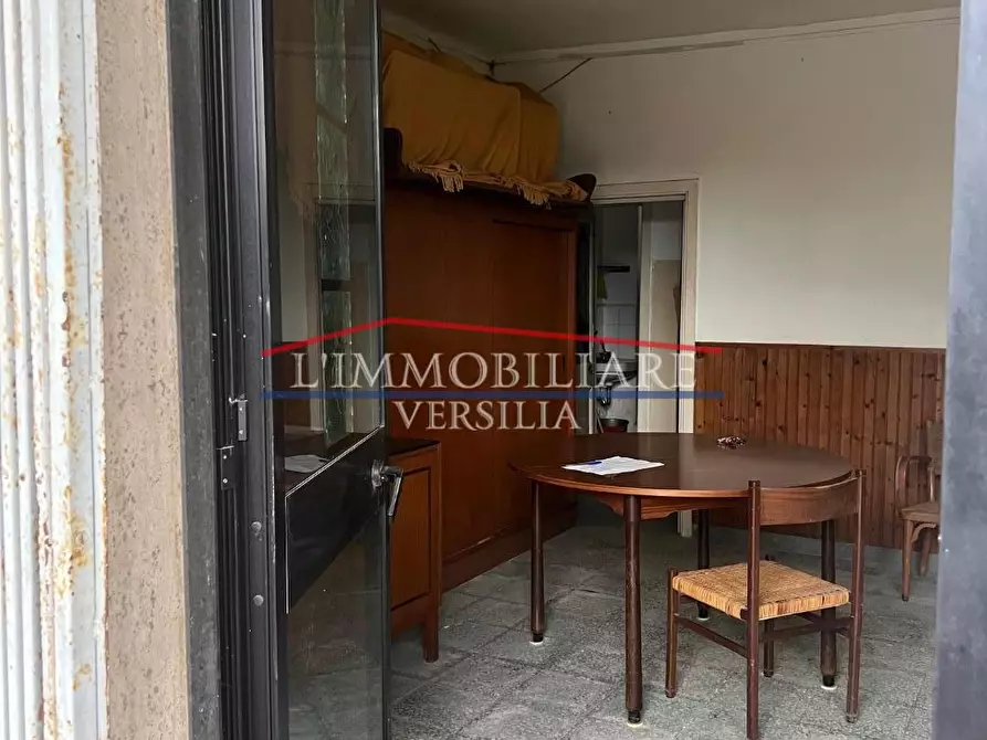 Immagine 11 di Locale commerciale in vendita  a Massa