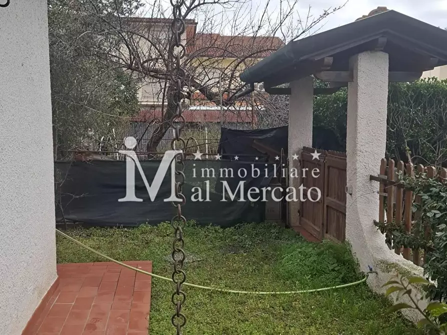 Immagine 47 di Casa bifamiliare in vendita  a Viareggio