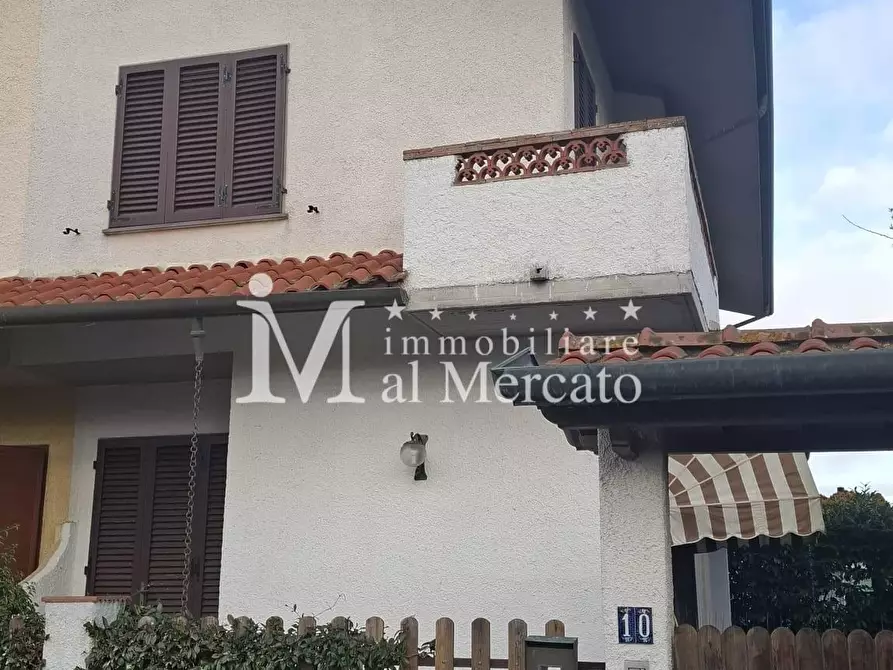 Immagine 43 di Casa bifamiliare in vendita  a Viareggio