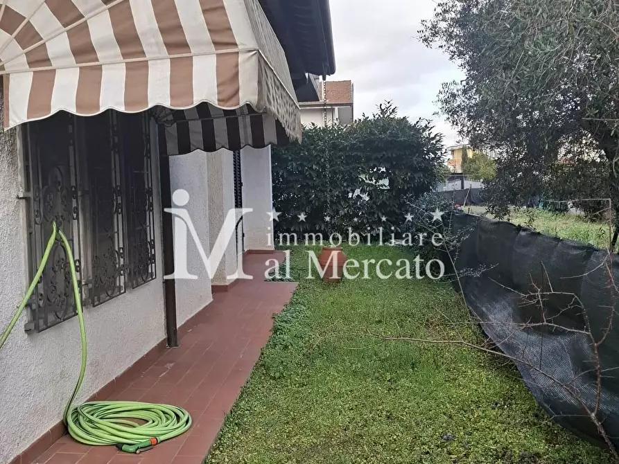 Immagine 41 di Casa bifamiliare in vendita  a Viareggio