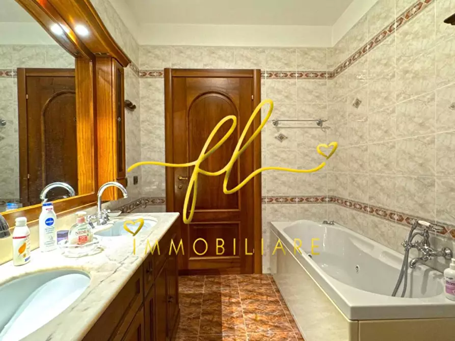 Immagine 60 di Villa in vendita  a Montescudaio