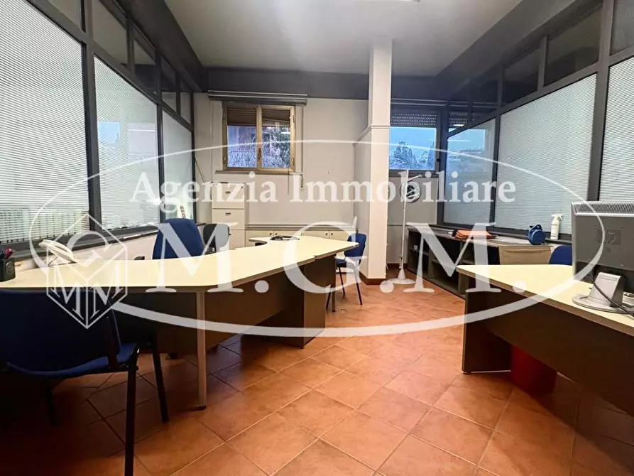 Immagine 2 di Ufficio in affitto  a Santa Maria A Monte