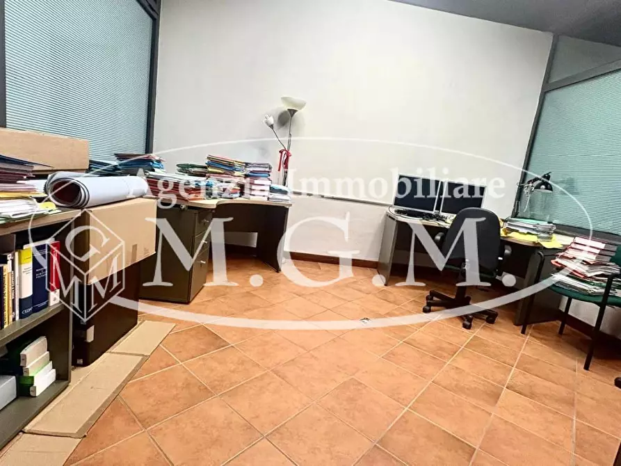 Immagine 5 di Ufficio in affitto  a Santa Maria A Monte