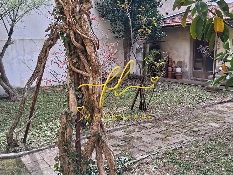 Immagine 35 di Villa in vendita  a Rosignano Marittimo