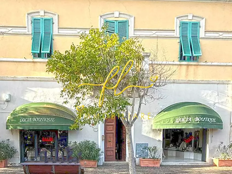 Immagine 1 di Villa in vendita  a Rosignano Marittimo