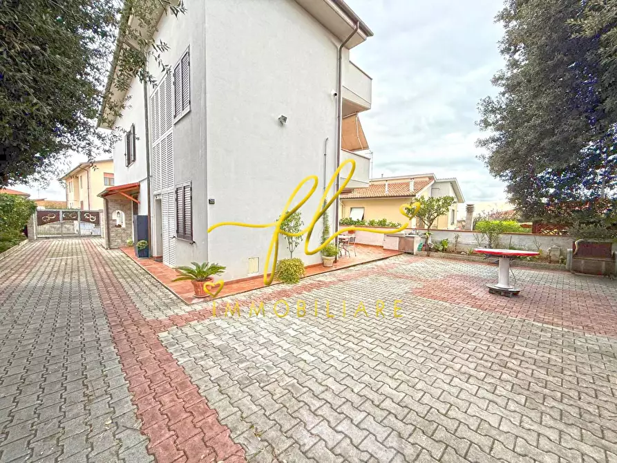 Immagine 4 di Villa in vendita  a Rosignano Marittimo