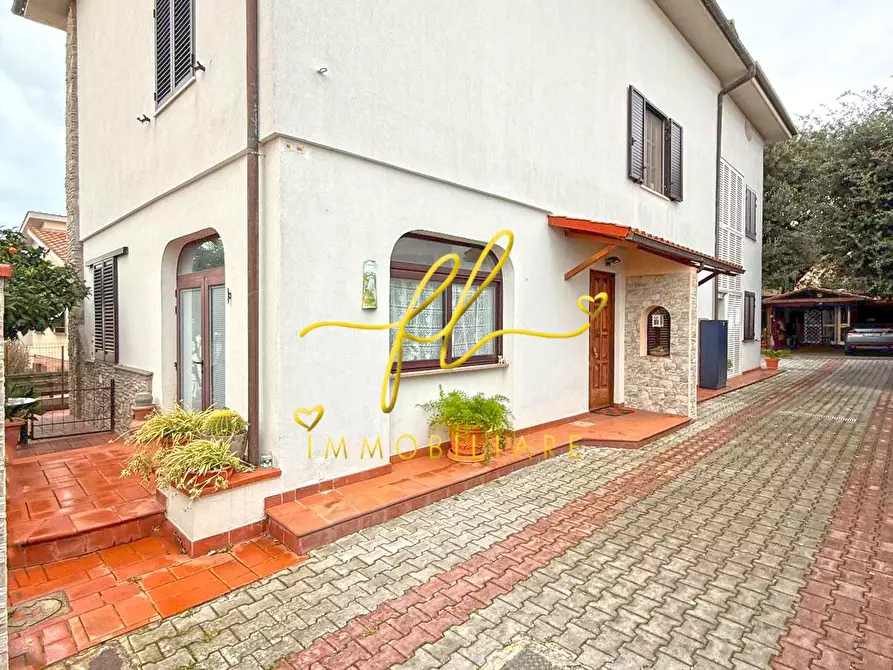 Immagine 1 di Villa in vendita  a Rosignano Marittimo