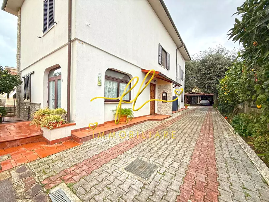 Immagine 3 di Villa in vendita  a Rosignano Marittimo