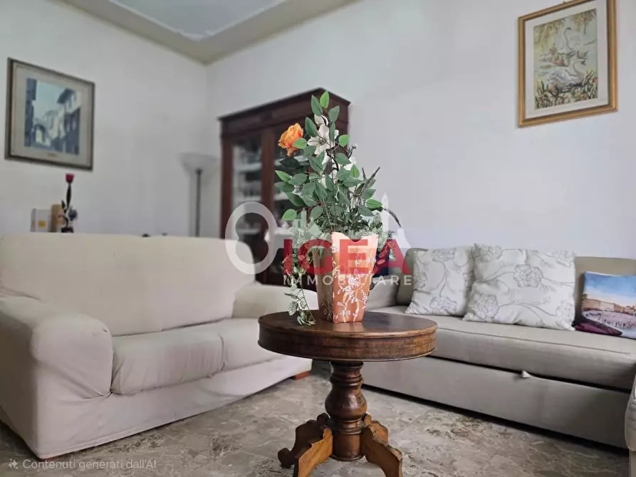 Immagine 16 di Appartamento in vendita  a Siena