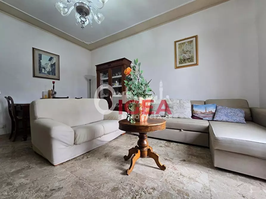 Immagine 12 di Appartamento in vendita  a Siena