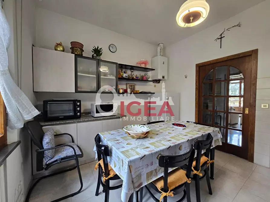 Immagine 2 di Appartamento in vendita  a Siena