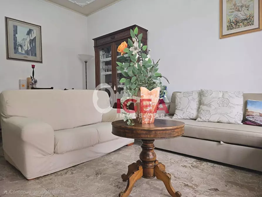 Immagine 13 di Appartamento in vendita  a Siena