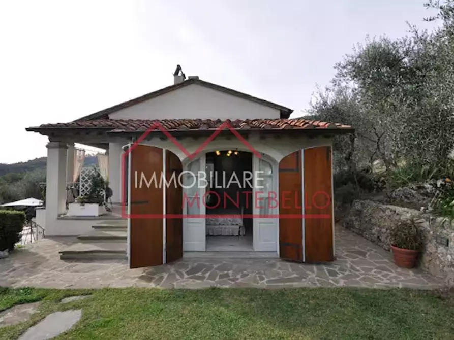 Immagine 4 di Casa colonica in vendita  a Camaiore