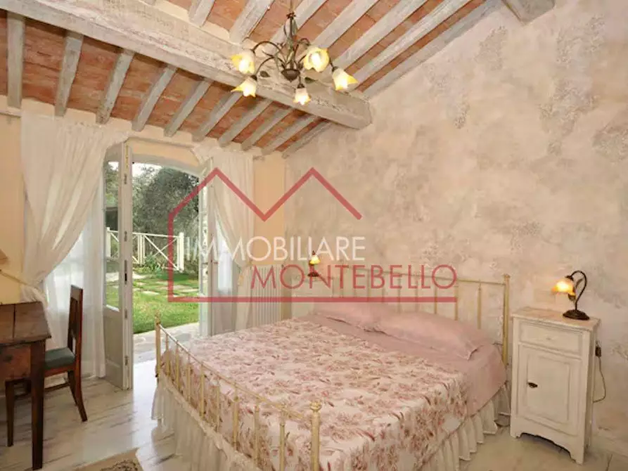 Immagine 10 di Casa colonica in vendita  a Camaiore