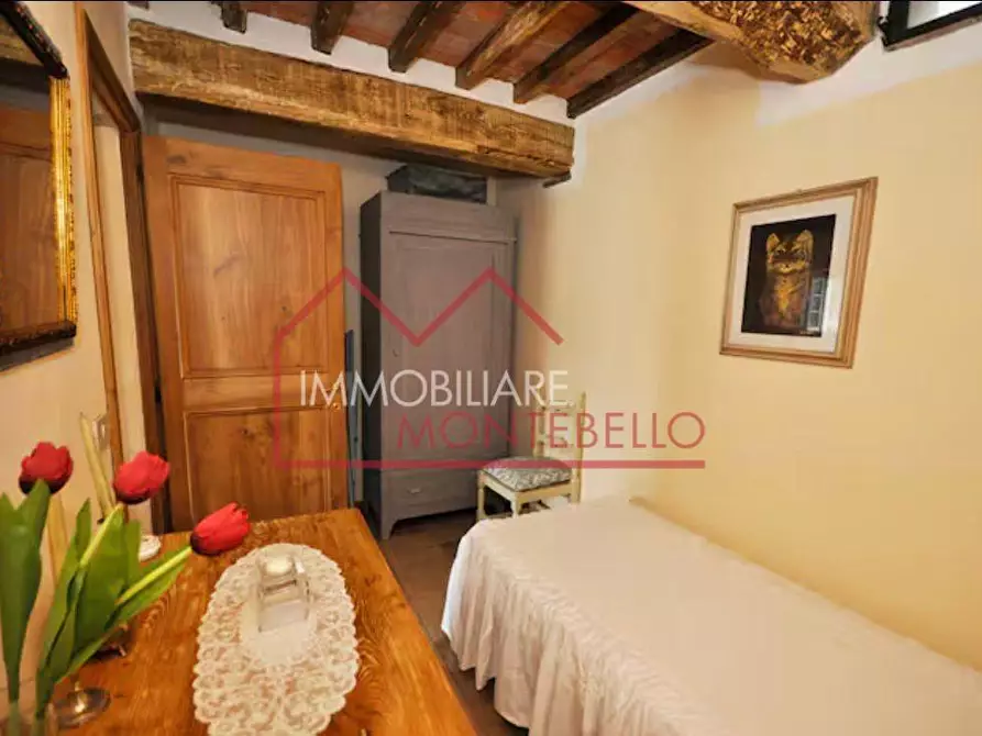 Immagine 7 di Casa colonica in vendita  a Camaiore