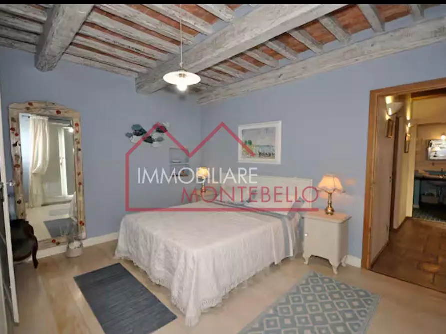 Immagine 12 di Casa colonica in vendita  a Camaiore