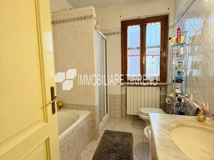 Immagine 16 di Villa in vendita  a Massa