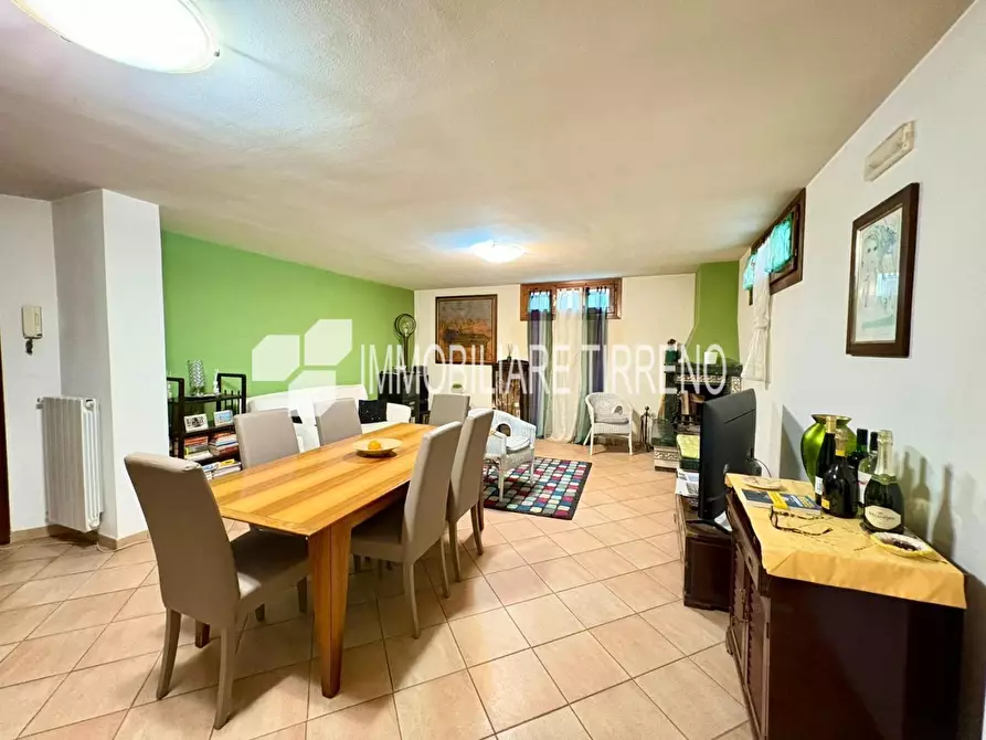 Immagine 19 di Villa in vendita  a Massa