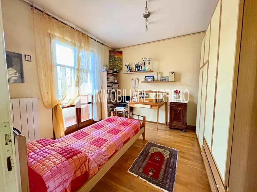 Immagine 13 di Villa in vendita  a Massa