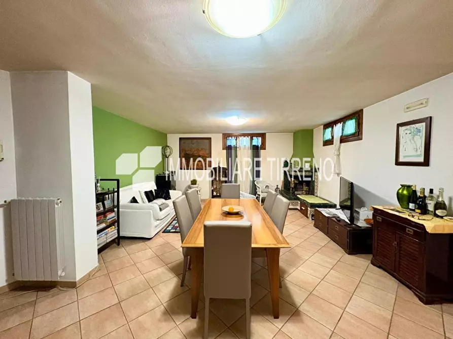 Immagine 20 di Villa in vendita  a Massa