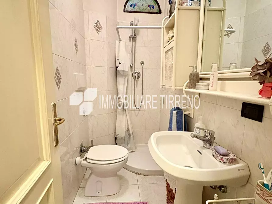 Immagine 9 di Villa in vendita  a Massa