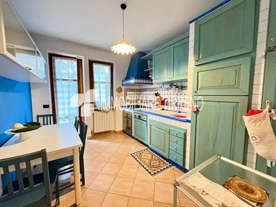 Immagine 7 di Villa in vendita  a Massa