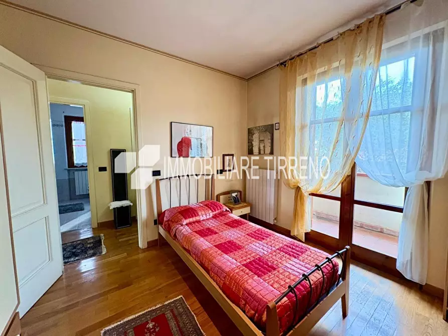 Immagine 14 di Villa in vendita  a Massa