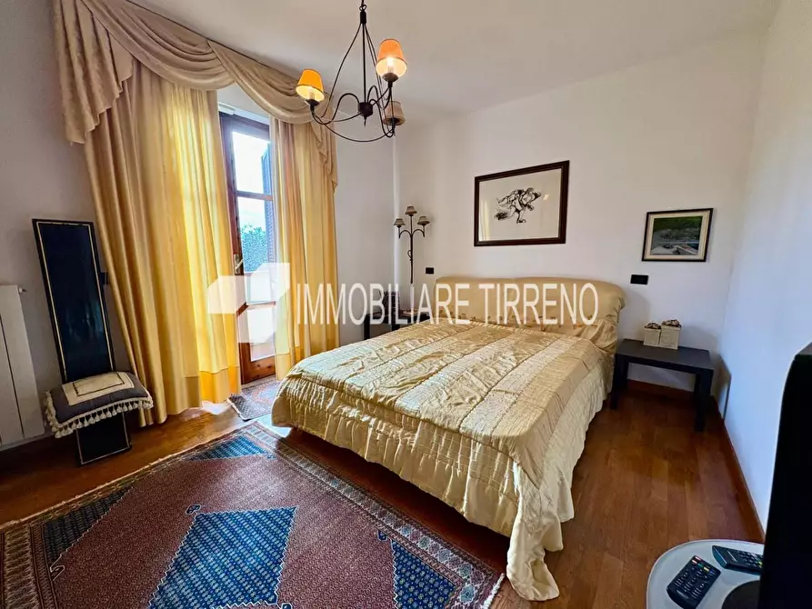 Immagine 8 di Villa in vendita  a Massa