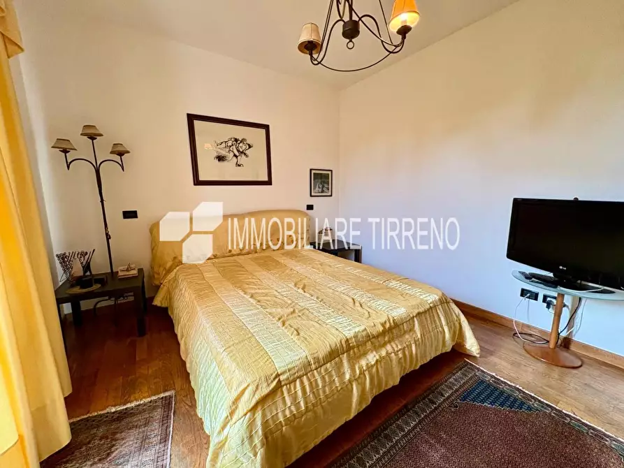 Immagine 12 di Villa in vendita  a Massa