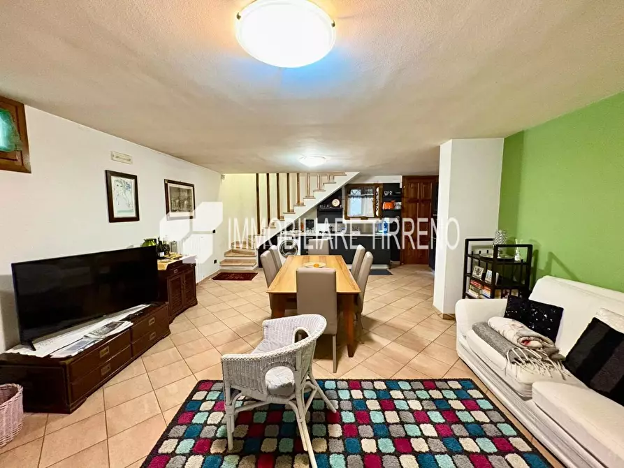 Immagine 21 di Villa in vendita  a Massa