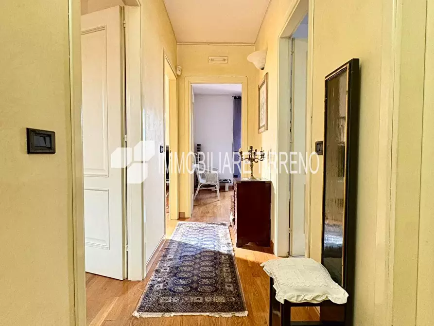 Immagine 11 di Villa in vendita  a Massa