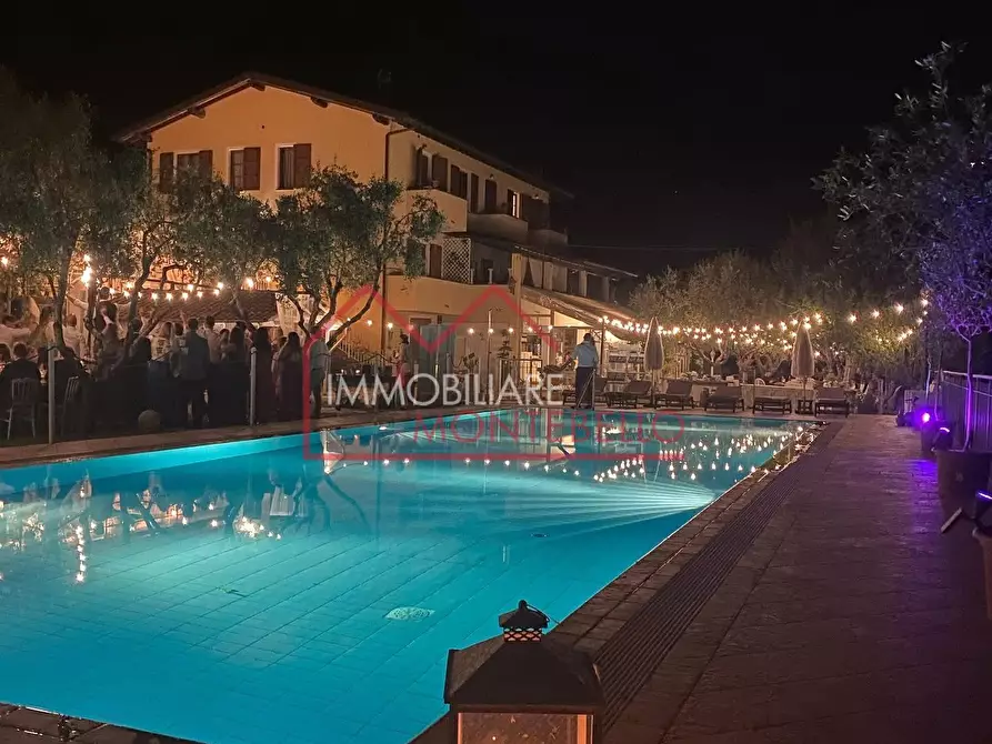 Immagine 17 di Agriturismo in vendita  a Camaiore