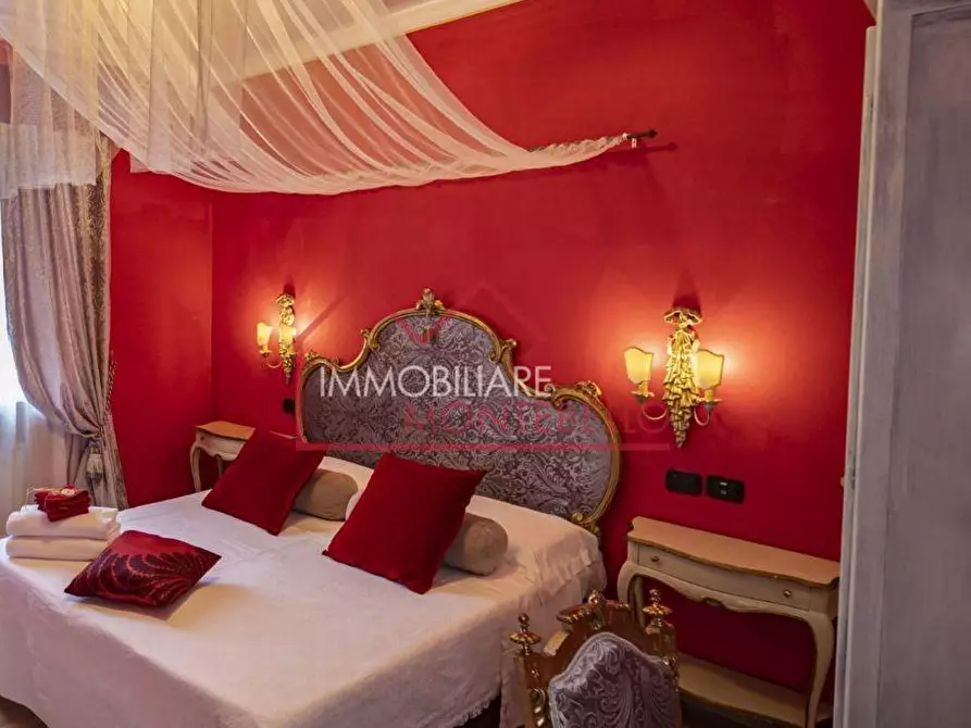 Immagine 73 di Agriturismo in vendita  a Camaiore