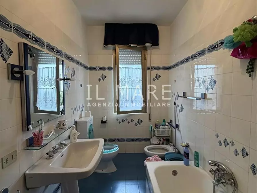 Immagine 12 di Appartamento in vendita  a Massa