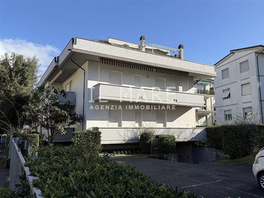 Immagine 1 di Appartamento in vendita  a Massa