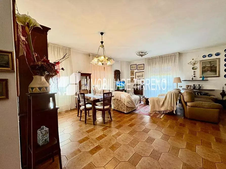 Immagine 3 di Appartamento in vendita  a Massa