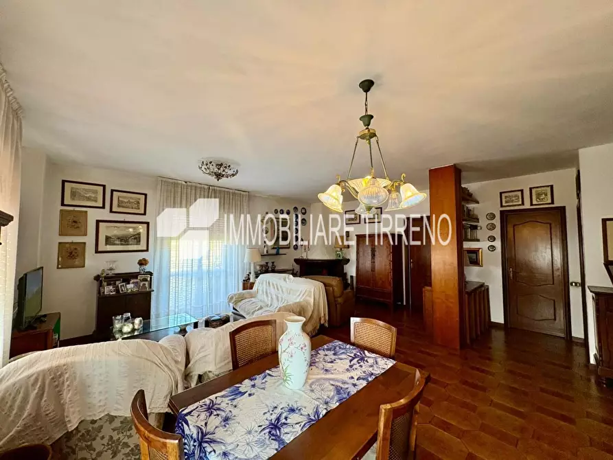 Immagine 4 di Appartamento in vendita  a Massa