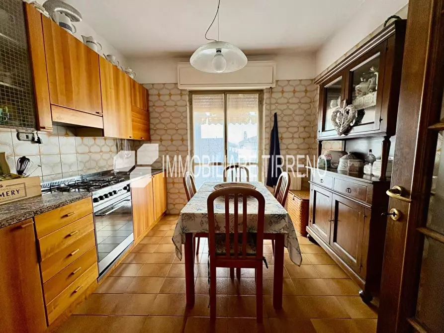 Immagine 5 di Appartamento in vendita  a Massa