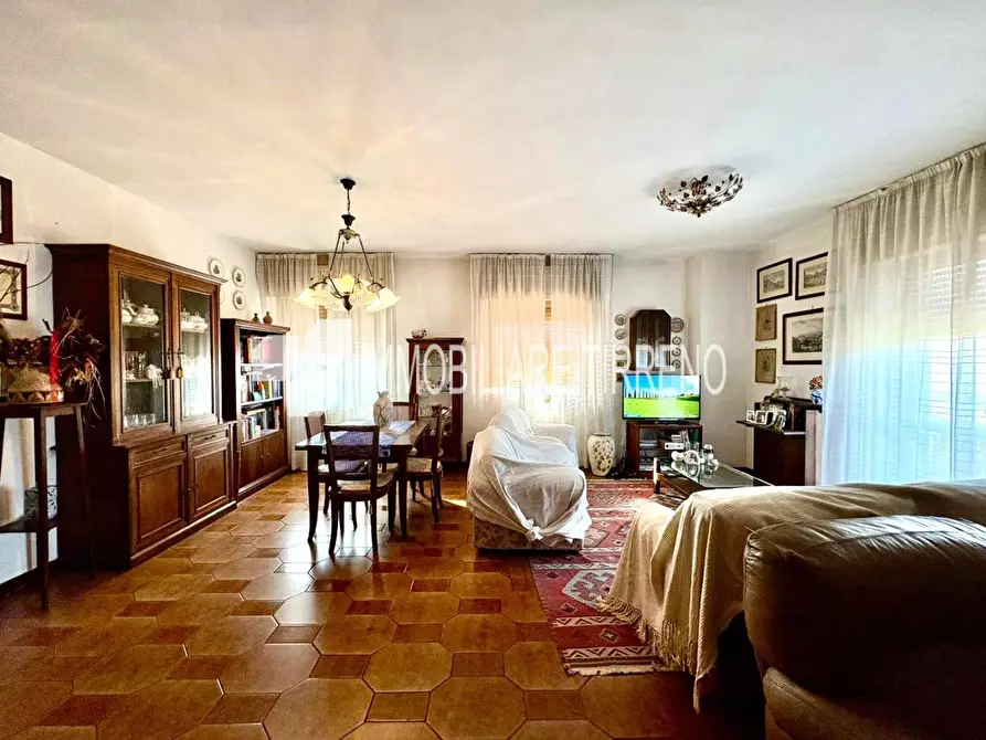 Immagine 11 di Appartamento in vendita  a Massa