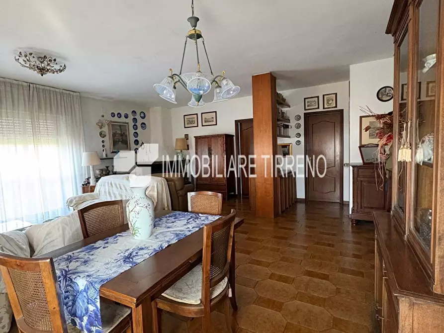 Immagine 21 di Appartamento in vendita  a Massa