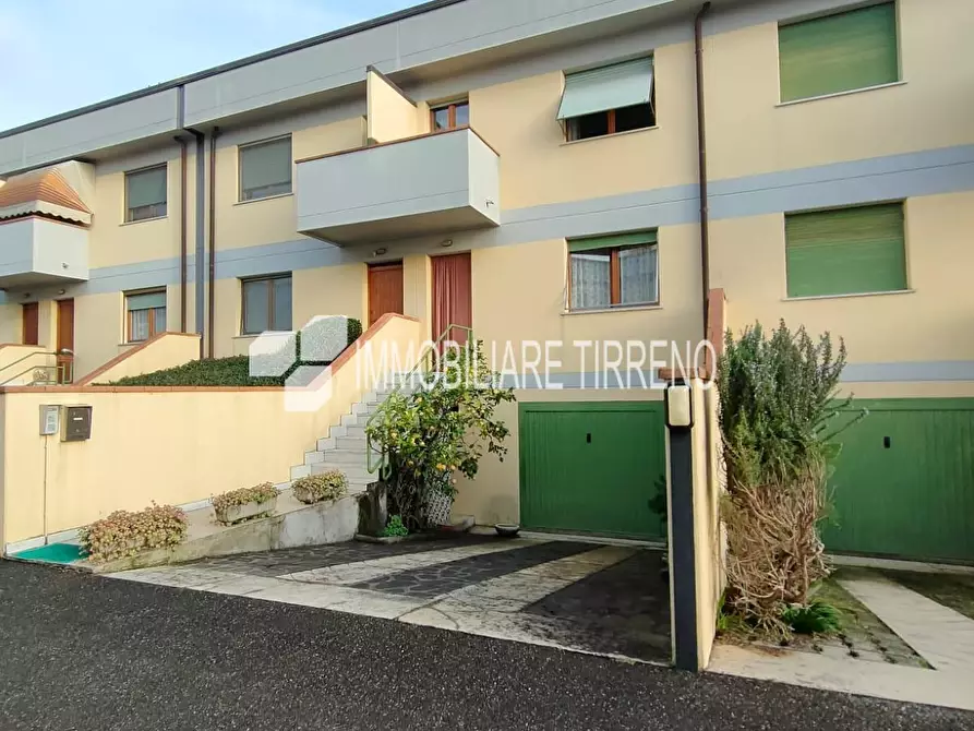 Immagine 2 di Villetta a schiera in vendita  a Massa
