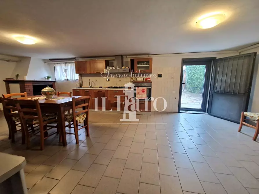 Immagine 36 di Villetta a schiera in vendita  a Signa