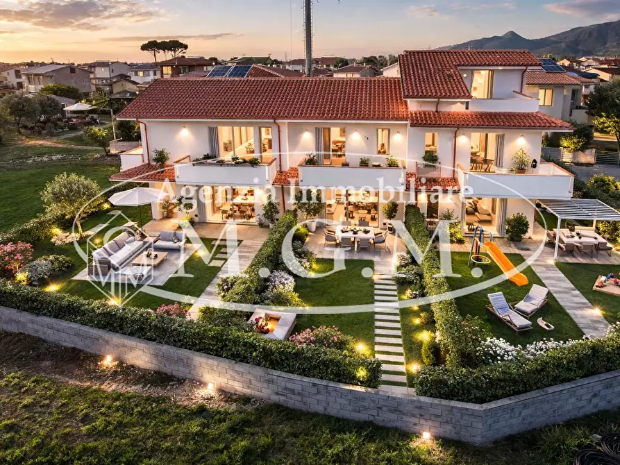 Immagine 1 di Casa trifamiliare in vendita  a Calcinaia