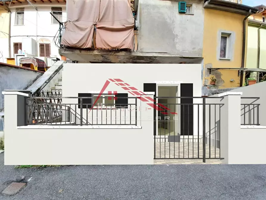 Immagine 11 di Appartamento in vendita  a Massa