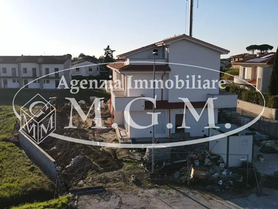 Immagine 12 di Casa trifamiliare in vendita  a Cascina